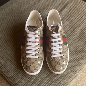 Women’s Gucci Sneakers. Excellent condition, like new, lightly worn.